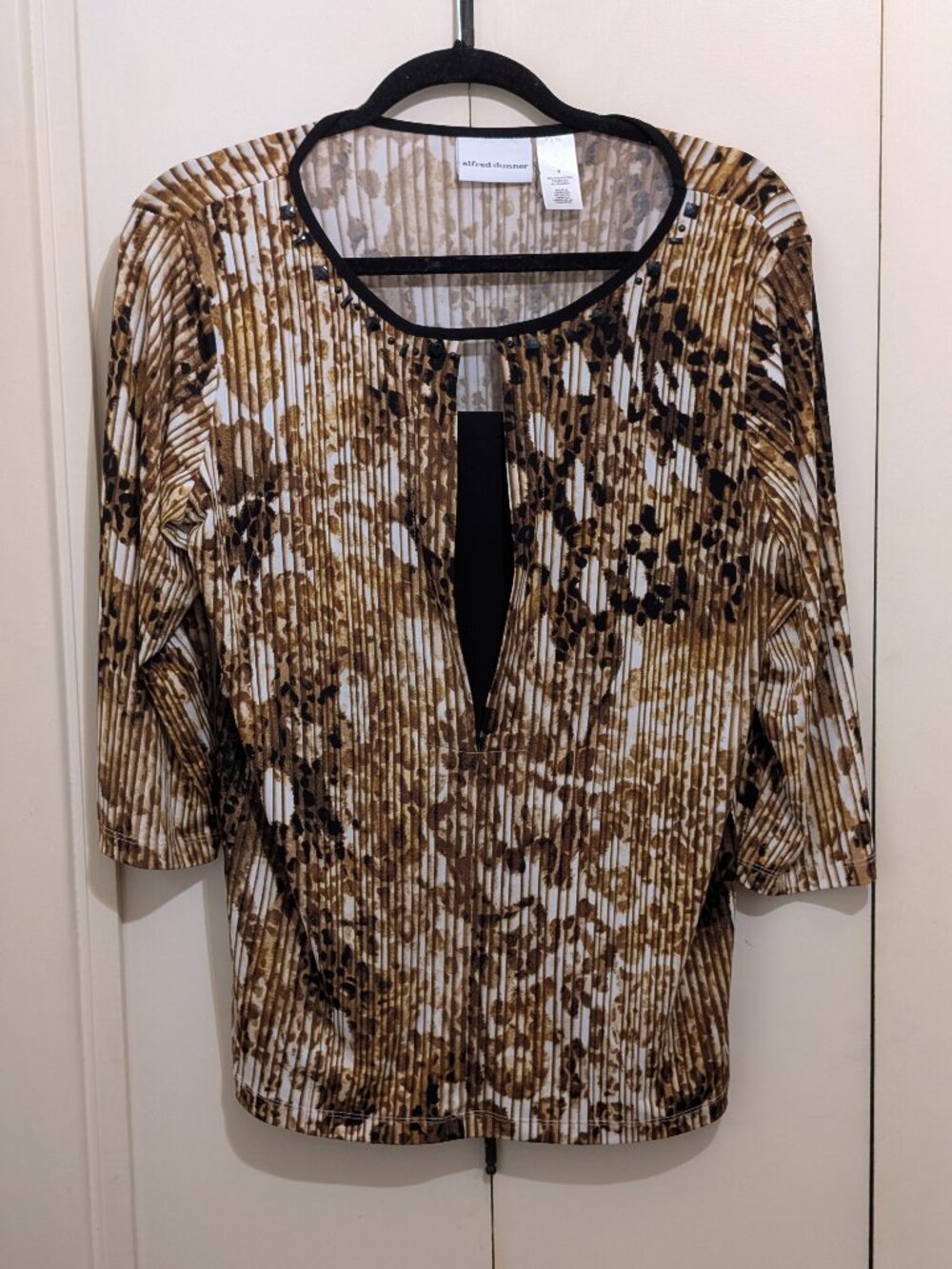 Alfred Dunner Dress it up top - brown shades & white -neck beads embellished -Sz